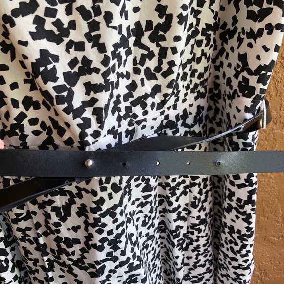 Chetta B.— Cap sleeved dress with patent bow belt - Picture 6 of 7